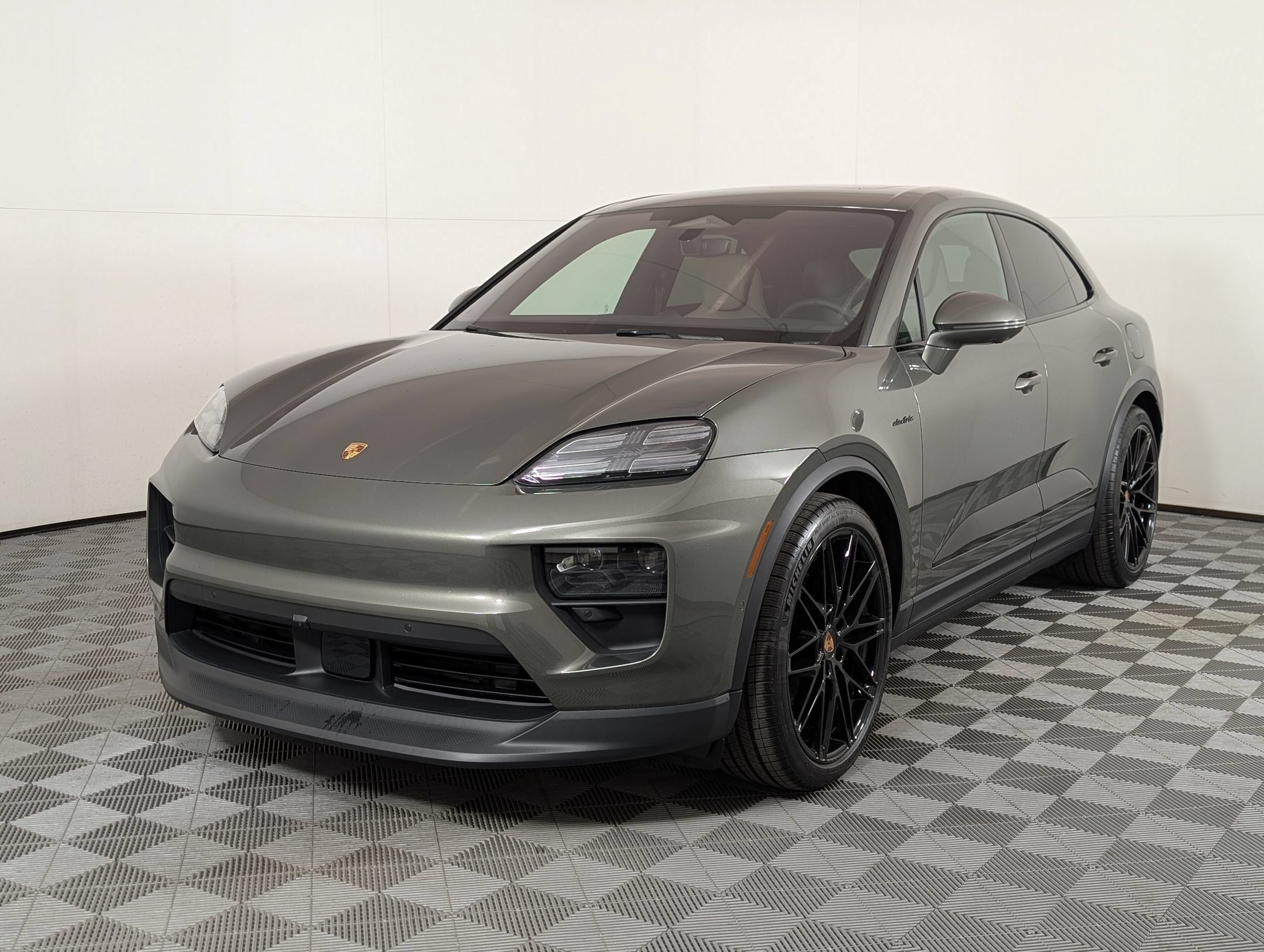 Used 2026 Porsche Macan 4 Electric AWD/4WD image 1