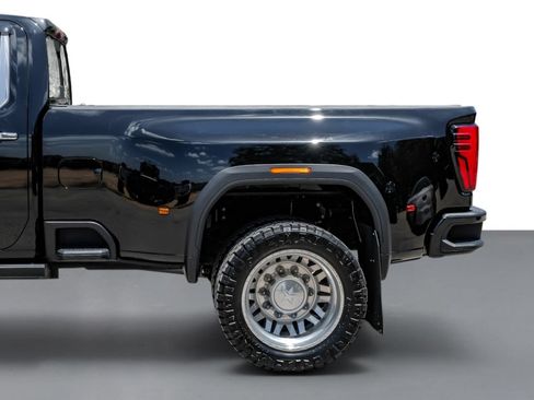 Used 2024 GMC Sierra 3500 Denali Ultimate AWD/4WD image 11