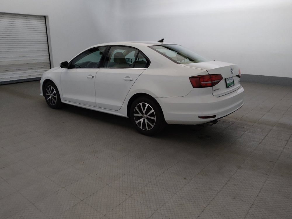 Used 2017 Volkswagen Jetta SE FWD image 3