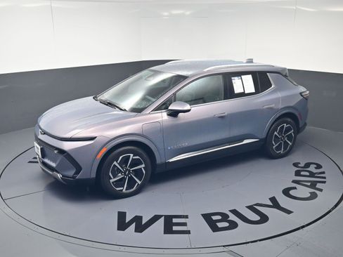 Used 2025 Chevrolet Equinox EV LT w/ Convenience Package image 29