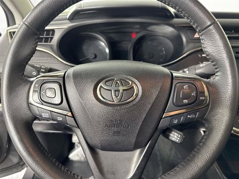 Used 2018 Toyota Avalon XLE Premium image 16