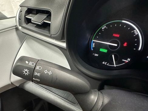 Used 2025 Toyota Sienna LE FWD image 21