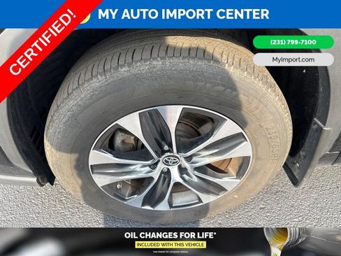 Certified 2025 Toyota Highlander XLE AWD/4WD image 9