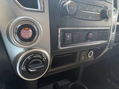 Used 2017 Nissan Titan SV AWD/4WD image 27