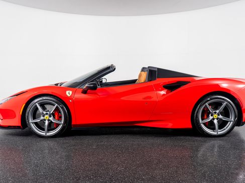 Used 2022 Ferrari F8 Tributo image 15