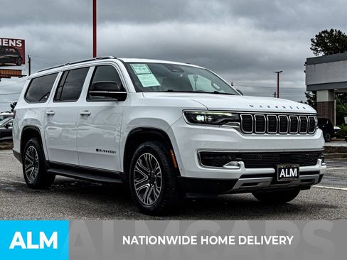 Used 2023 Jeep Wagoneer L Series II AWD/4WD image 4