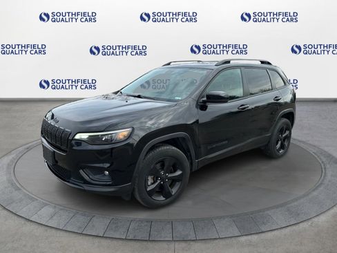 Used 2019 Jeep Cherokee Latitude Plus image 2