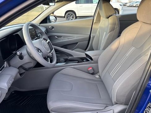 Used 2023 Hyundai Elantra SEL w/ Cargo Package image 9