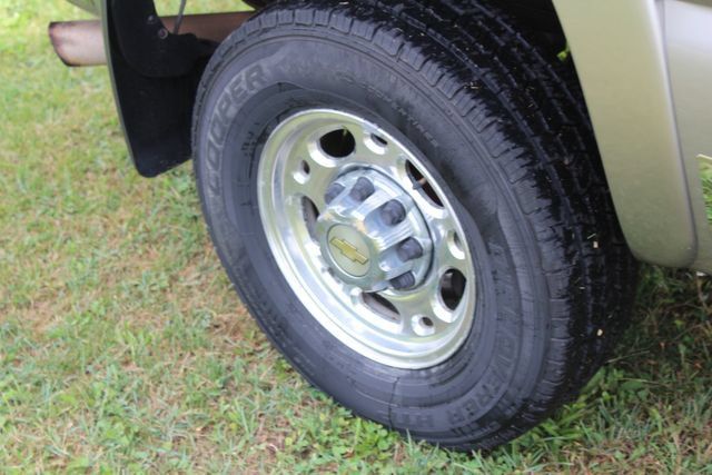 Used 2003 Chevrolet Silverado 2500 LT RWD image 10