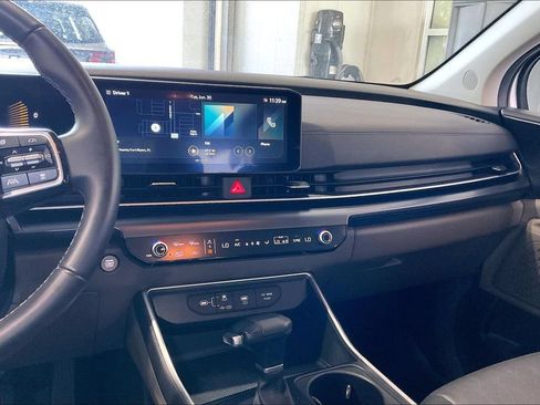 Used 2026 Kia Carnival FWD image 10