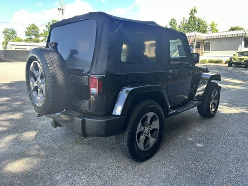 Used 2017 Jeep Wrangler Sahara w/ Connectivity Group AWD/4WD image 5