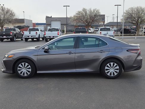 Used 2022 Toyota Camry LE image 2