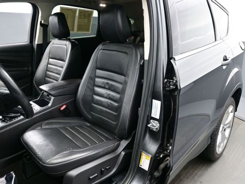 Used 2019 Ford Escape Titanium image 11