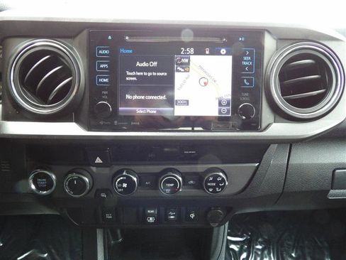 Used 2018 Toyota Tacoma TRD Off-Road image 19