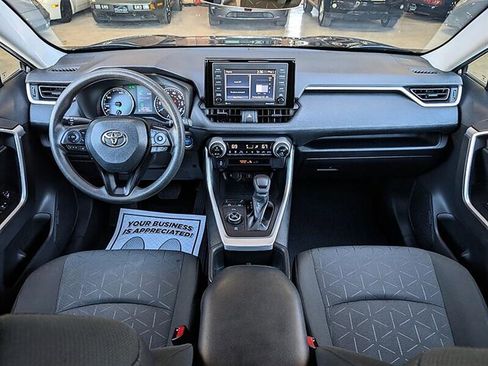 Used 2022 Toyota RAV4 XLE w/ Convenience Package image 3