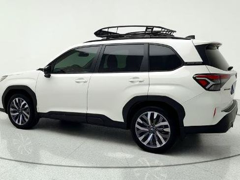 Used 2025 Subaru Forester Touring w/ Popular Package - Touring AWD/4WD image 5