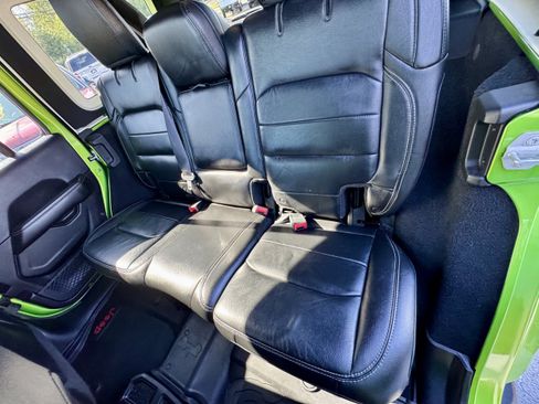 Used 2018 Jeep Wrangler Unlimited Sahara w/ Uconnect 4C Nav & Sound Group AWD/4WD image 14