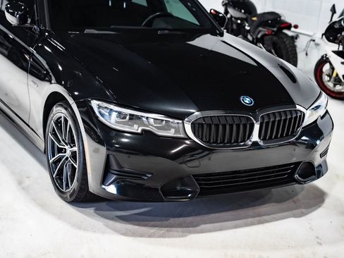 Used 2022 BMW 330e w/ Convenience Package image 3