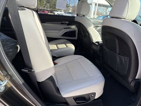 Used 2022 Kia Telluride EX w/ EX Premium Package image 14