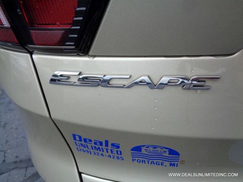 Used 2018 Ford Escape SE w/ SE Sport Appearance Package AWD/4WD image 5