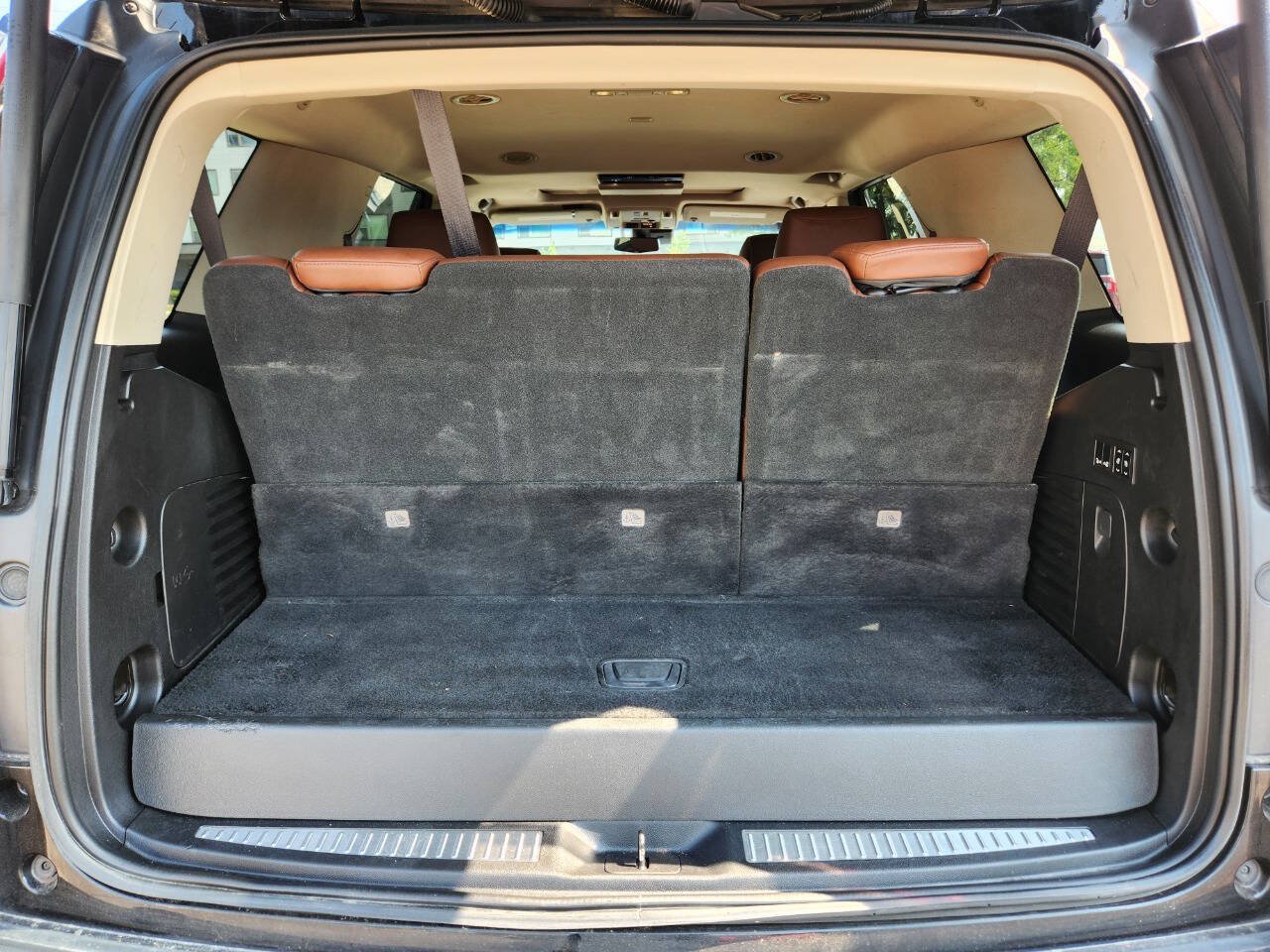 Used 2018 Cadillac Escalade Premium Luxury AWD/4WD image 33
