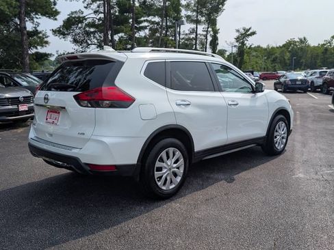 Used 2017 Nissan Rogue S w/ Appearance Package AWD/4WD image 3