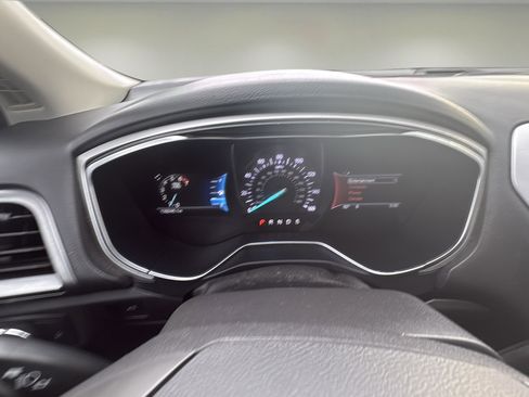 Used 2016 Ford Fusion SE image 12