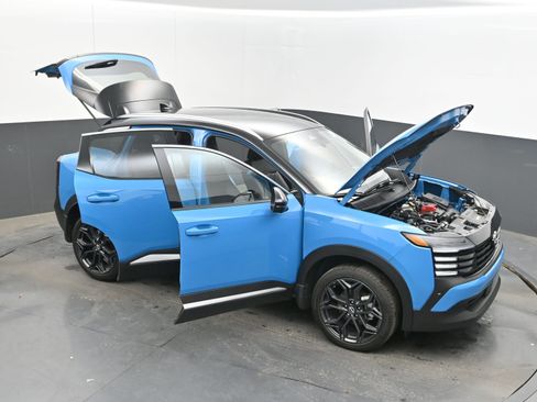 Certified 2025 Nissan Kicks SR FWD image 39