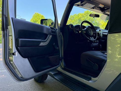 Used 2015 Jeep Wrangler Sport AWD/4WD image 12