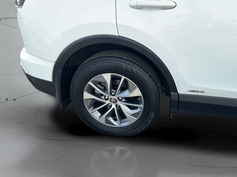 Used 2016 Toyota RAV4 XLE AWD/4WD image 35