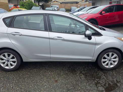 Used 2011 Ford Fiesta SE w/ 202A Rapid Spec Order Code image 4