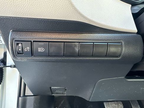 Used 2021 Toyota Corolla LE image 24