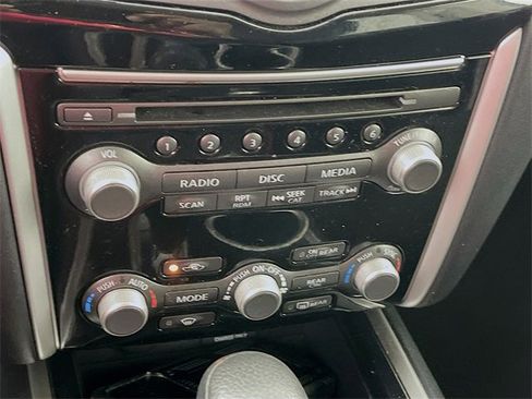 Used 2020 Nissan Pathfinder S image 16