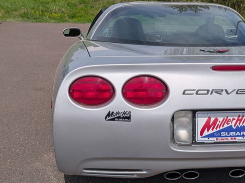 Used 2001 Chevrolet Corvette Coupe w/ Preferred Equipment Group2 RWD image 13