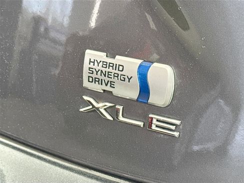 Used 2018 Toyota Avalon XLE Premium image 11