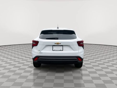 Certified 2026 Chevrolet Trax LS FWD image 9
