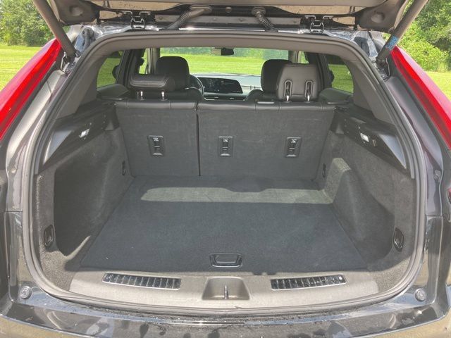 Used 2025 Cadillac XT4 Premium Luxury FWD image 5