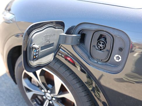 Used 2022 Ford Mustang Mach-E Premium image 9