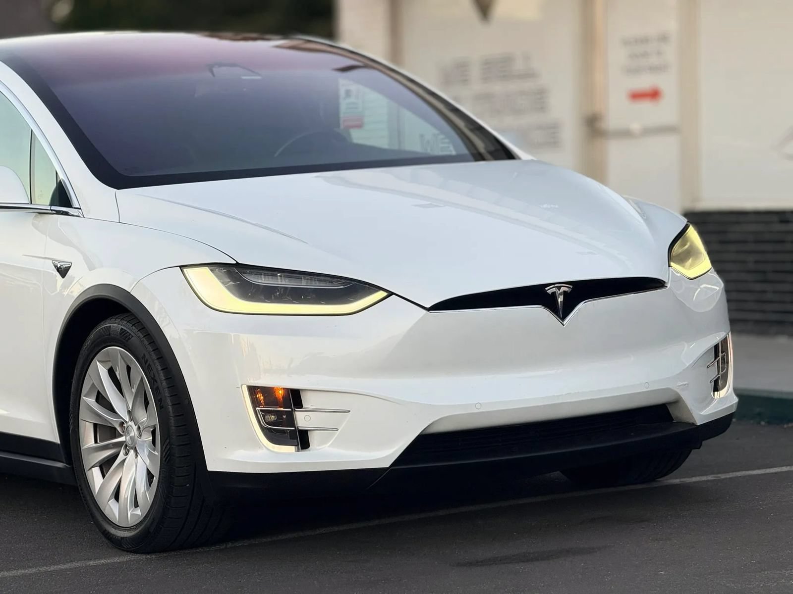 Used 2018 Tesla Model X 75D AWD/4WD image 5