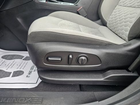Used 2019 Chevrolet Equinox LS w/ LS Convenience Package FWD image 16