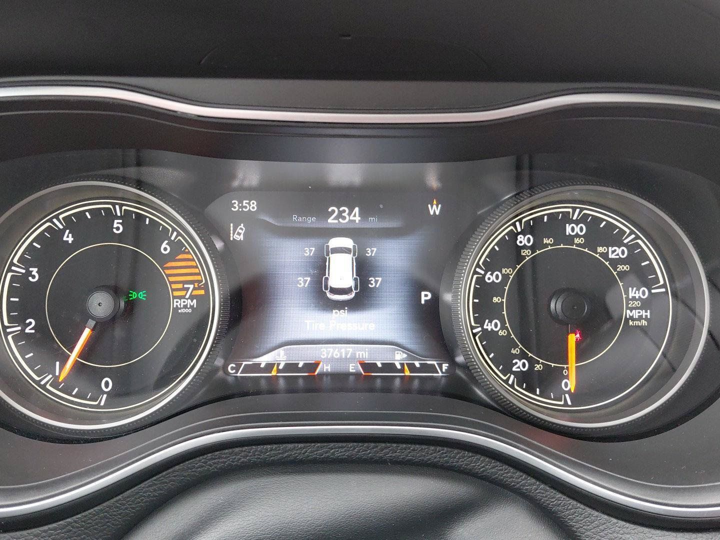 Used 2023 Jeep Cherokee Altitude Lux AWD/4WD image 37