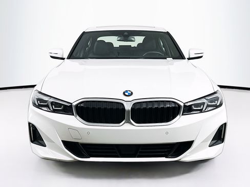 Used 2025 BMW 330i Sedan RWD image 2