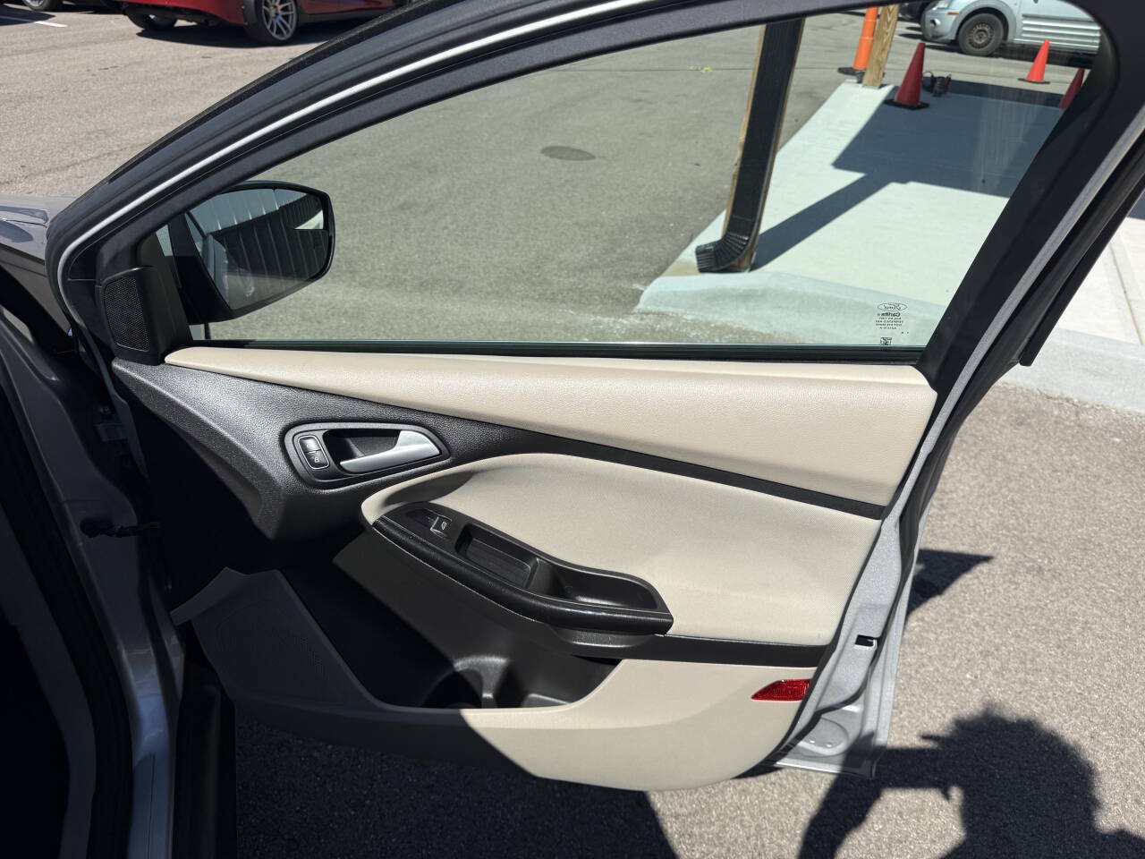 Used 2017 Ford Focus Electric Hatchback FWD image 18
