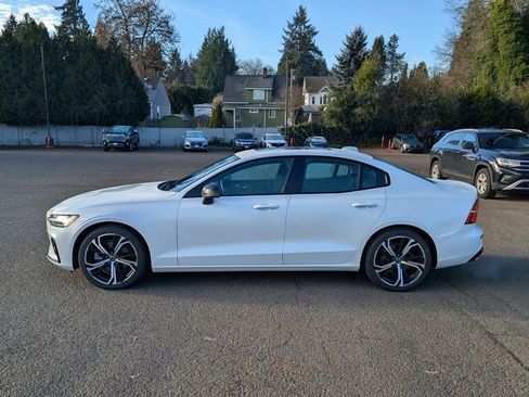 Used 2024 Volvo S60 B5 Core image 2