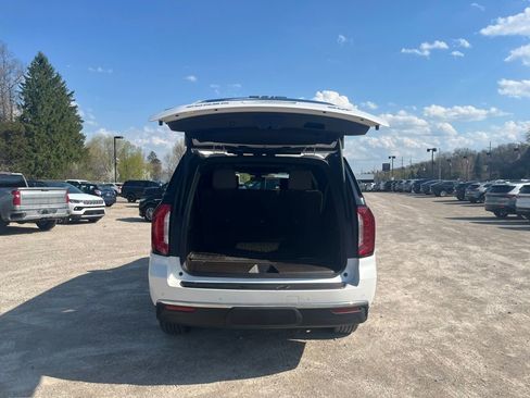 Used 2021 GMC Yukon XL SLT w/ Rear Media and Nav Package AWD/4WD image 12