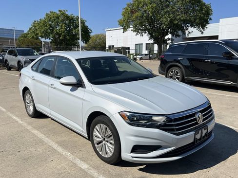 Used 2019 Volkswagen Jetta FWD image 2