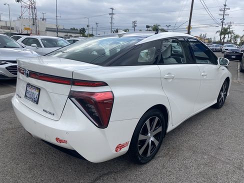 Used 2018 Toyota Mirai image 6