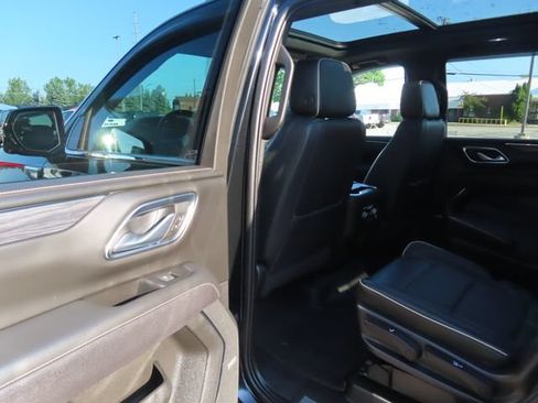 Used 2023 GMC Yukon SLT w/ SLT Luxury Package AWD/4WD image 22