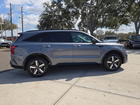 Certified 2023 Kia Sorento S image 9