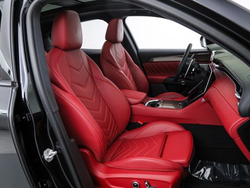 Certified 2023 Maserati Grecale Modena AWD/4WD image 11